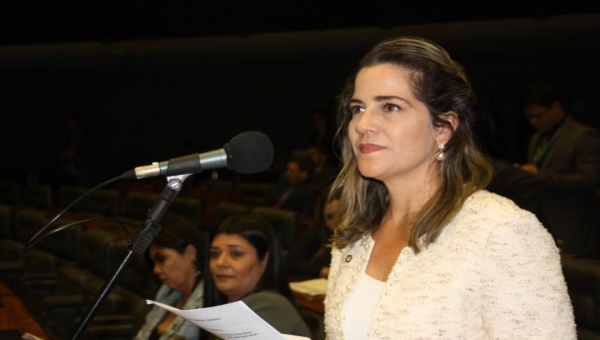 Mara Rocha encaminha ofício ao governador solicitando revisão na exoneração de veterinários do Idaf